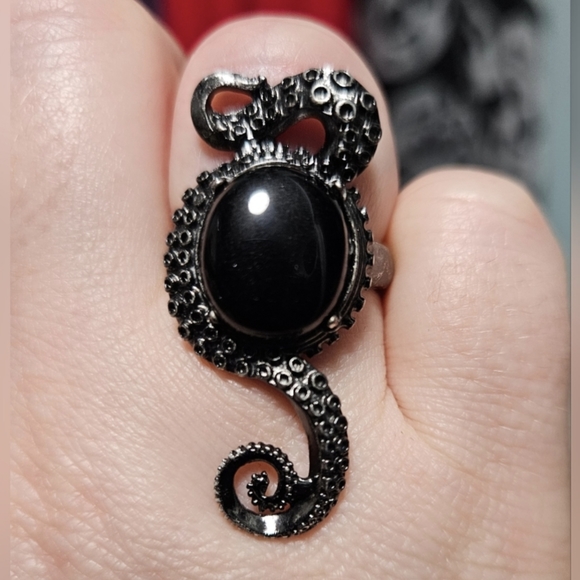 Killstar "Stuck on you" tentacle ring - Picture 3 of 4